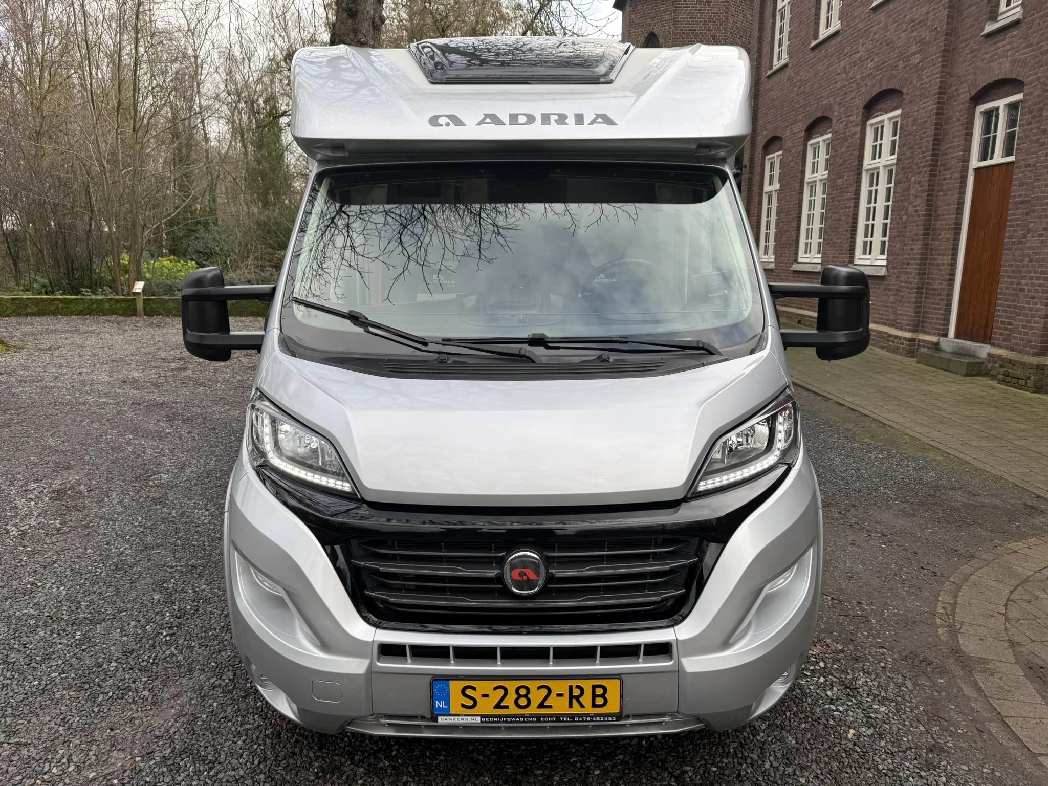 Hoofdafbeelding Adria Matrix m 670 sc