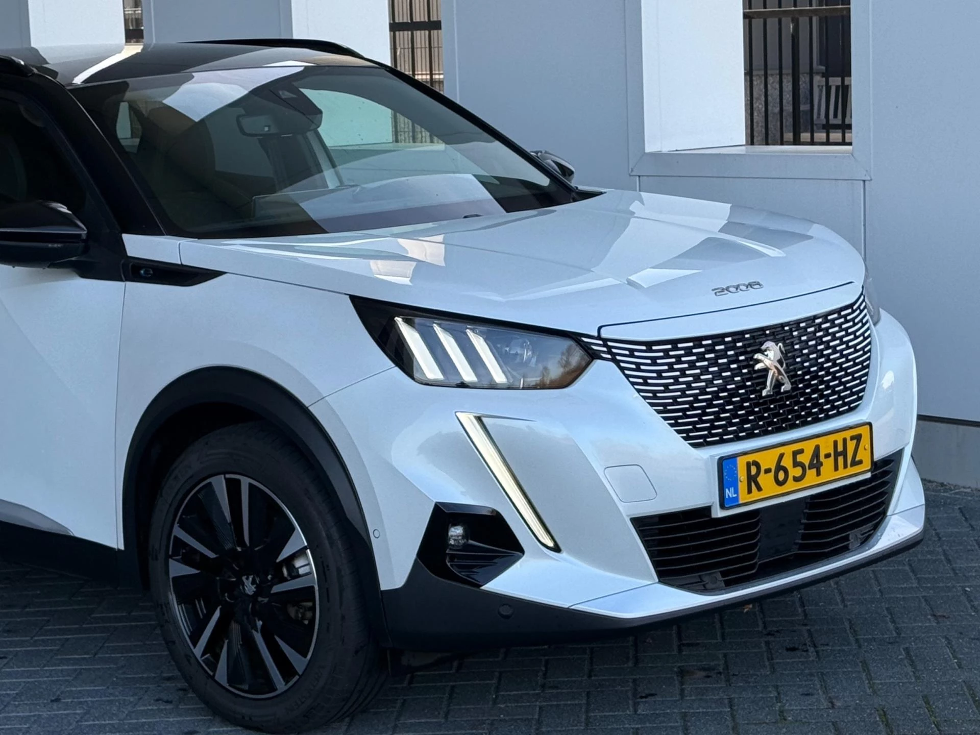 Hoofdafbeelding Peugeot e-2008