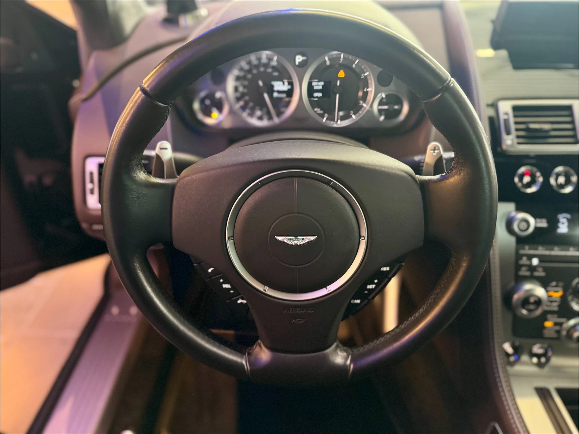 Hoofdafbeelding Aston Martin V12 Virage