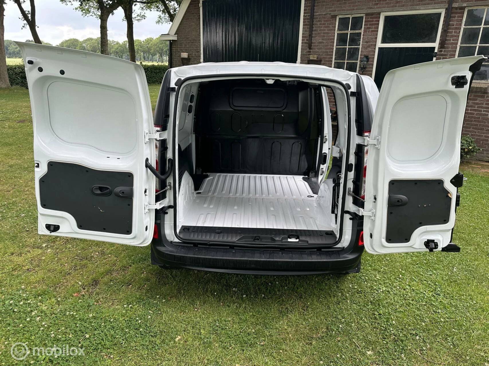 Hoofdafbeelding Nissan NV250