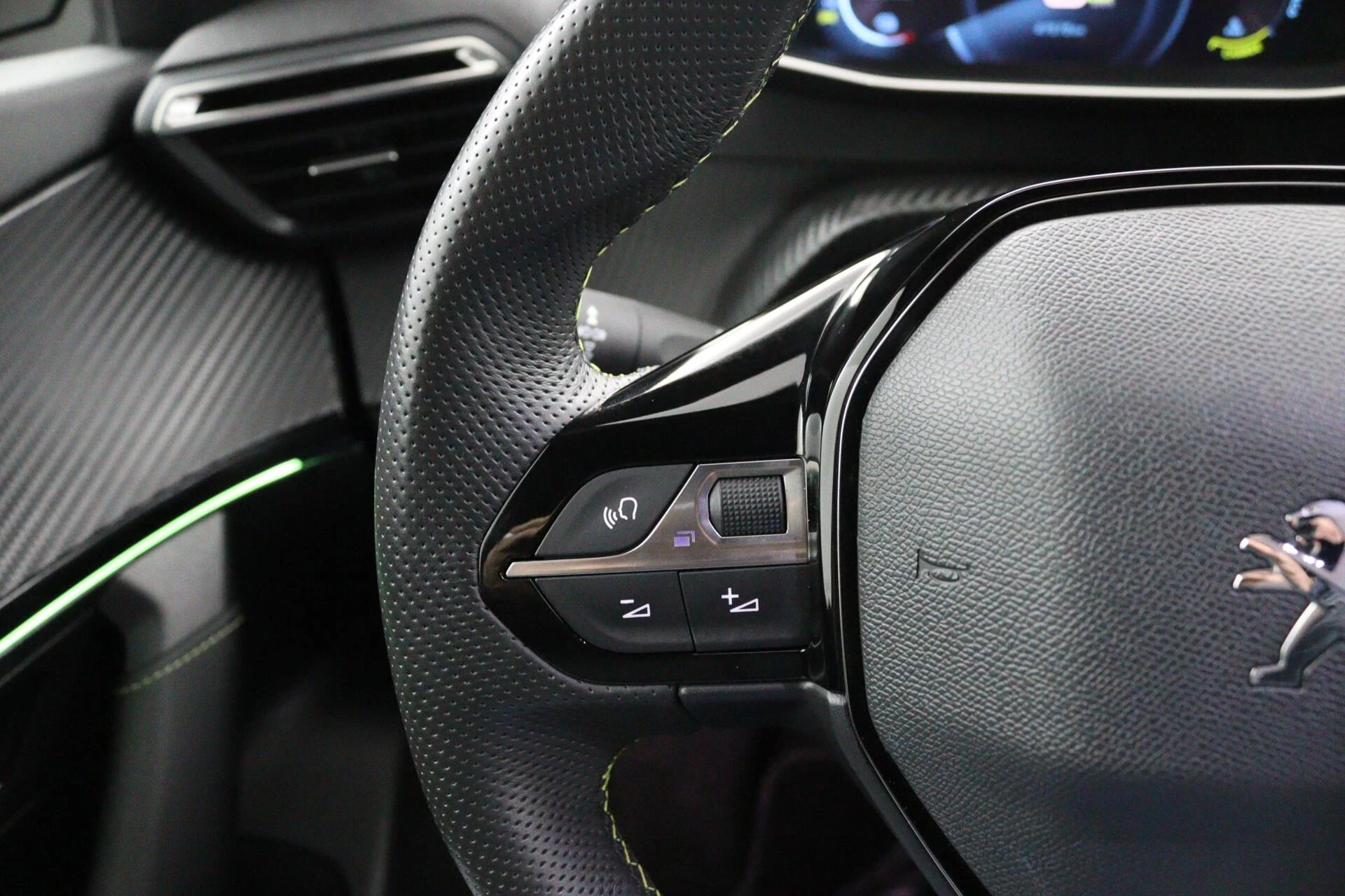 Hoofdafbeelding Peugeot e-2008