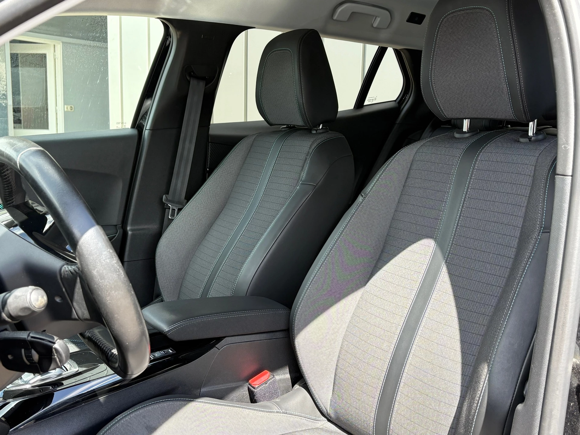 Hoofdafbeelding Peugeot e-2008