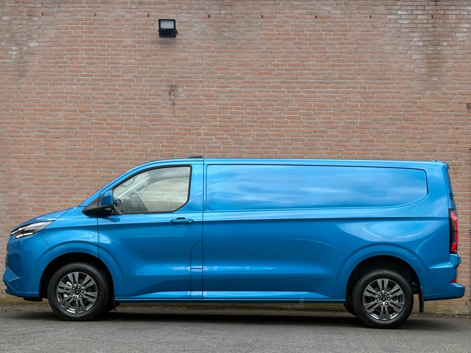 Hoofdafbeelding Ford E-Transit Custom