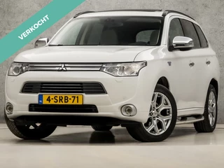 Mitsubishi Outlander 2.0 PHEV Deluxe 203Pk Automaat (SCHUIFDAK, NAVIGATIE, LEDER, STOELVERWARMING, SPORTSTOELEN, CAMERA, TREKHAAK, GETINT GLAS, XENON, NIEUWE APK, NIEUWSTAAT)