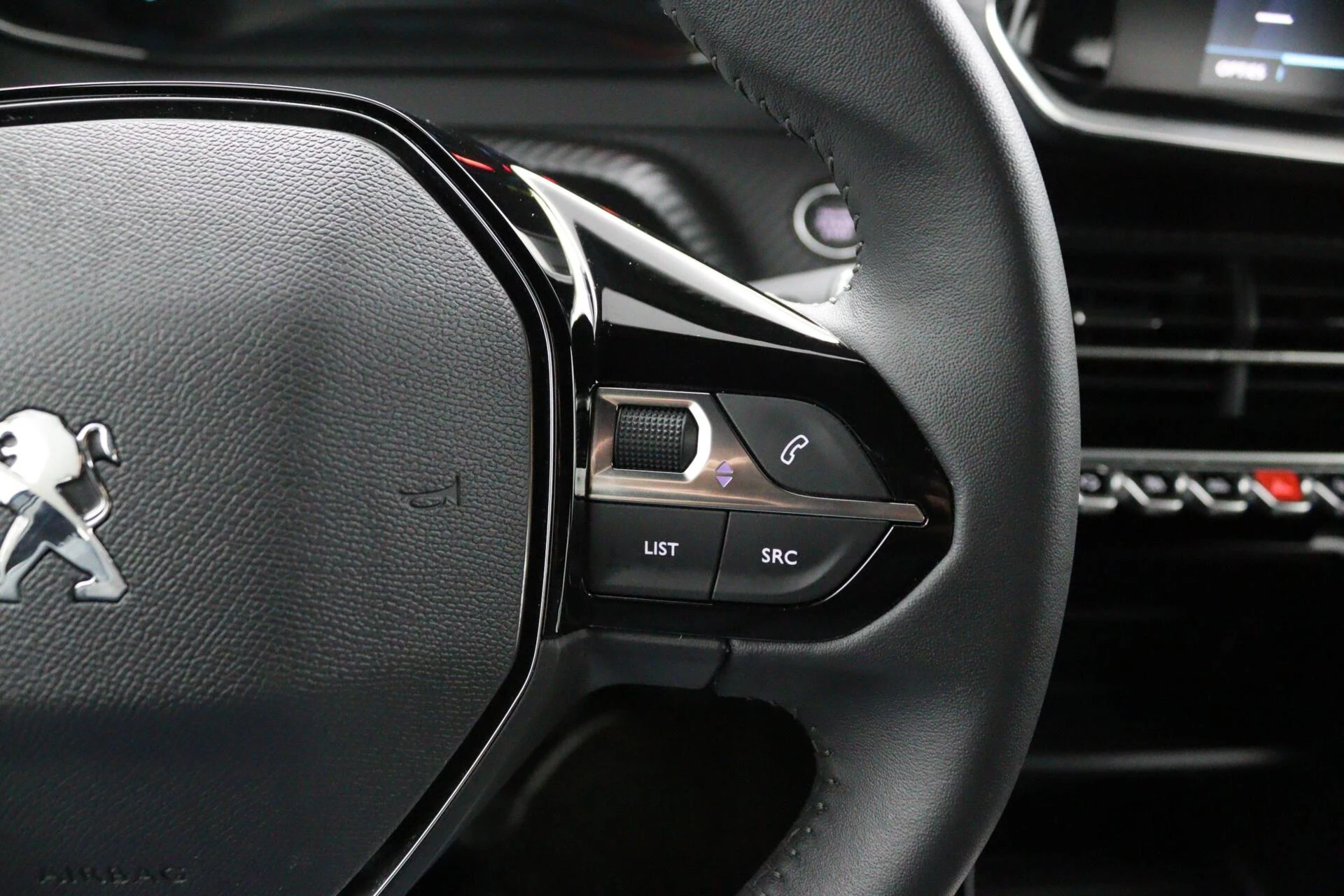 Hoofdafbeelding Peugeot e-2008