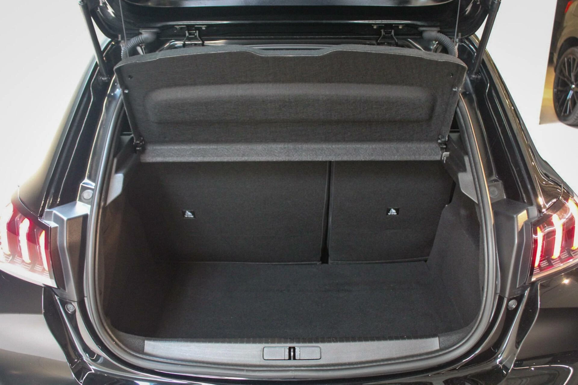 Hoofdafbeelding Peugeot e-208