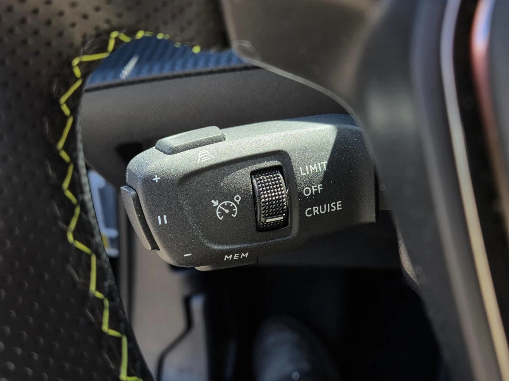 Hoofdafbeelding Peugeot e-2008