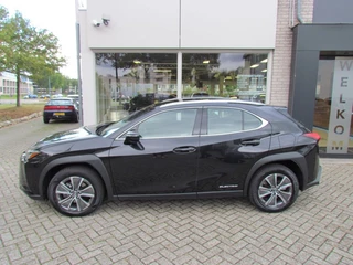 Hoofdafbeelding Lexus UX Lexus UX 300e 54 kWh Business NL-Auto 28.000KM All Season