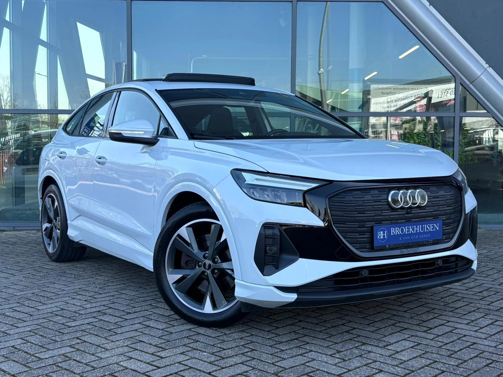 Hoofdafbeelding Audi Q4 Sportback e-tron