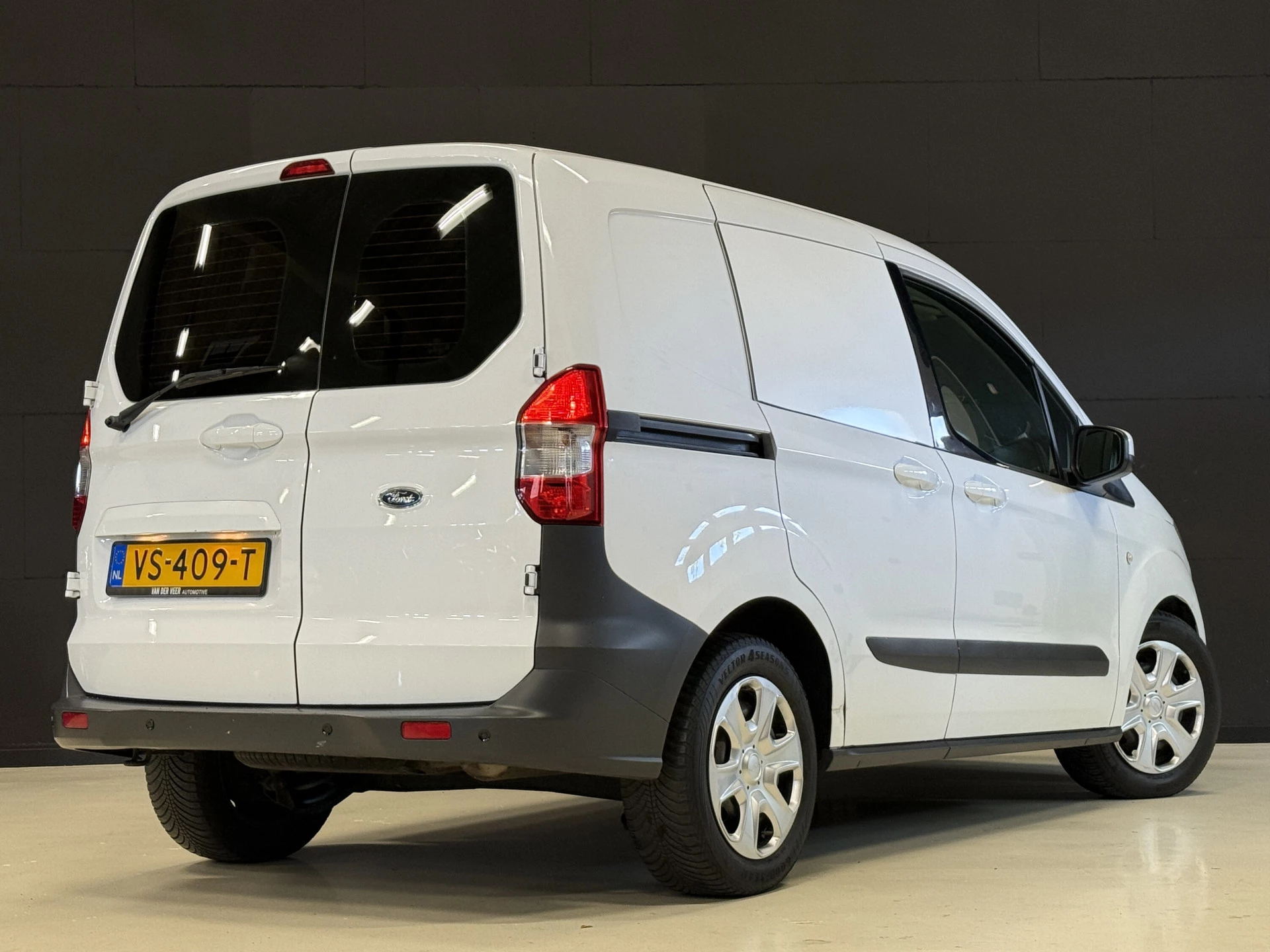 Hoofdafbeelding Ford Transit Courier