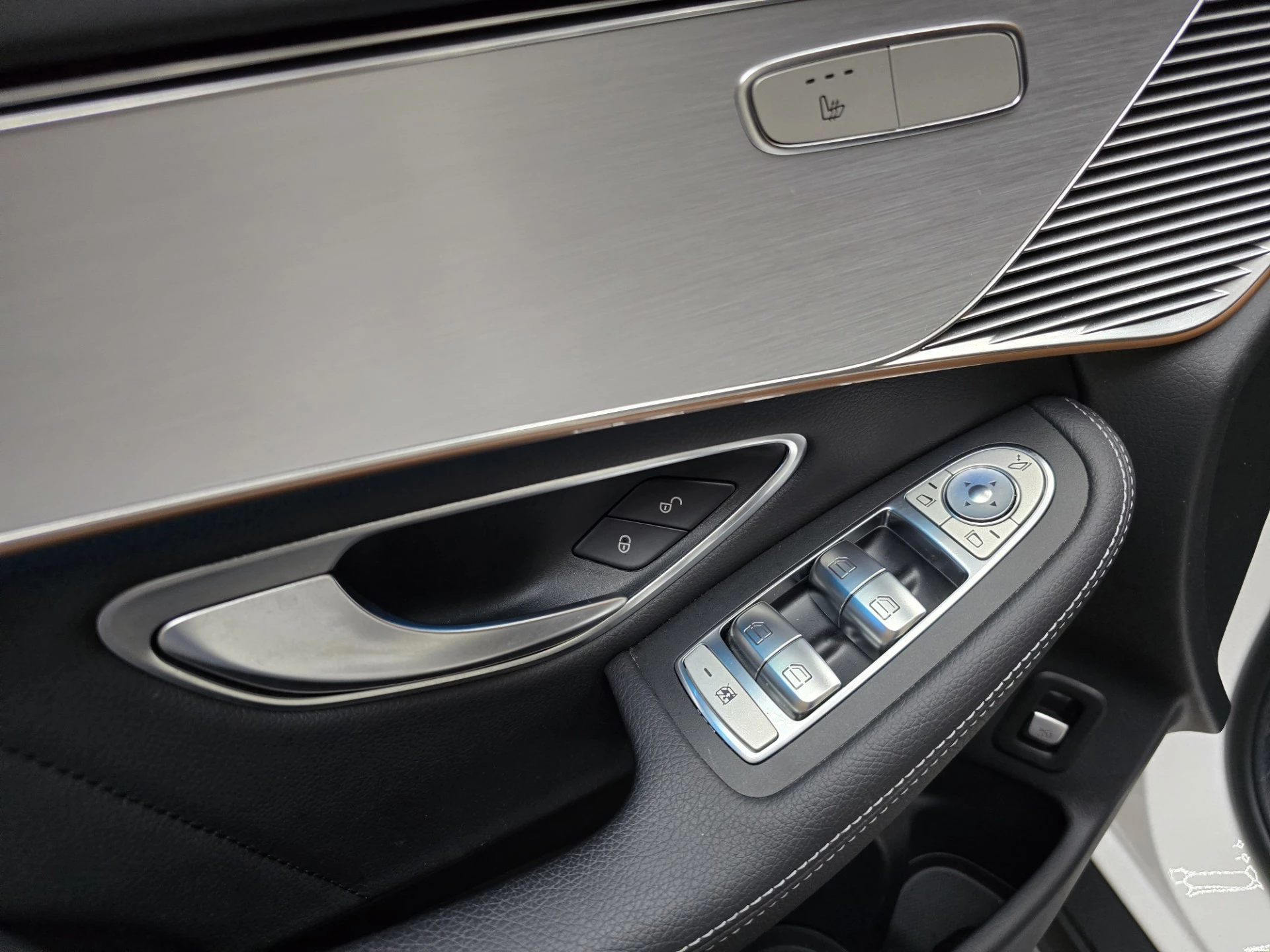 Hoofdafbeelding Mercedes-Benz EQC