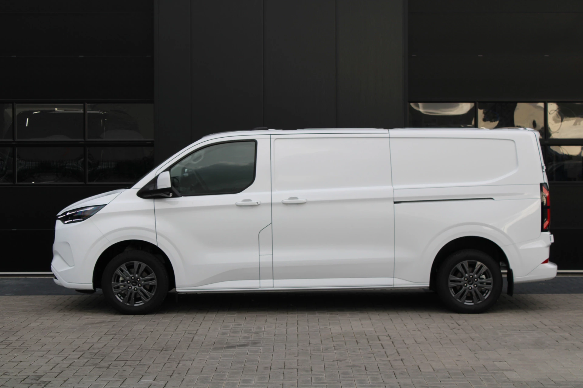 Hoofdafbeelding Ford E-Transit Custom