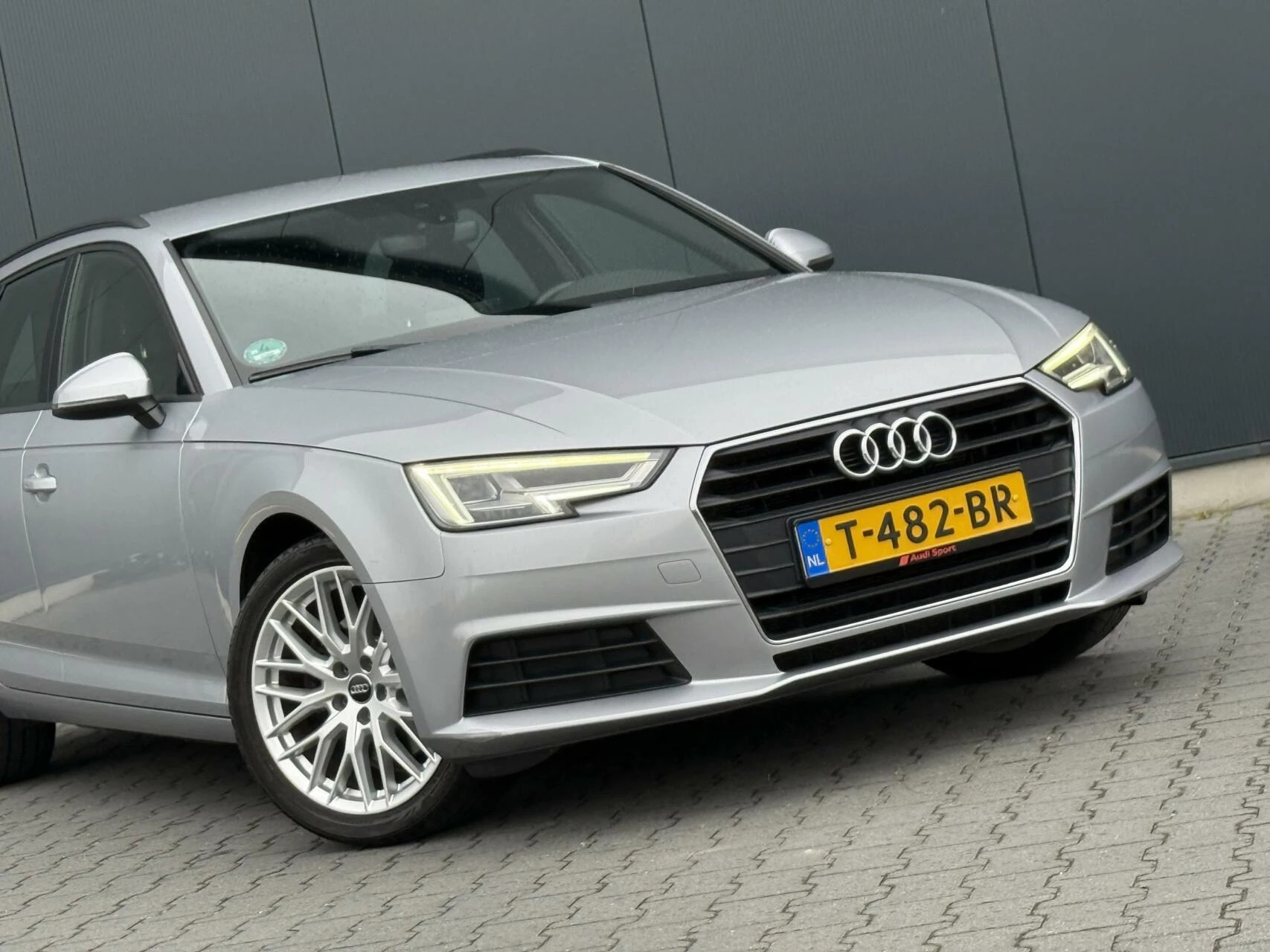 Hoofdafbeelding Audi A4