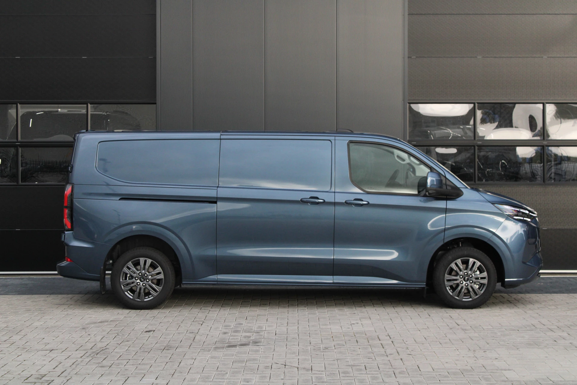 Hoofdafbeelding Ford E-Transit Custom