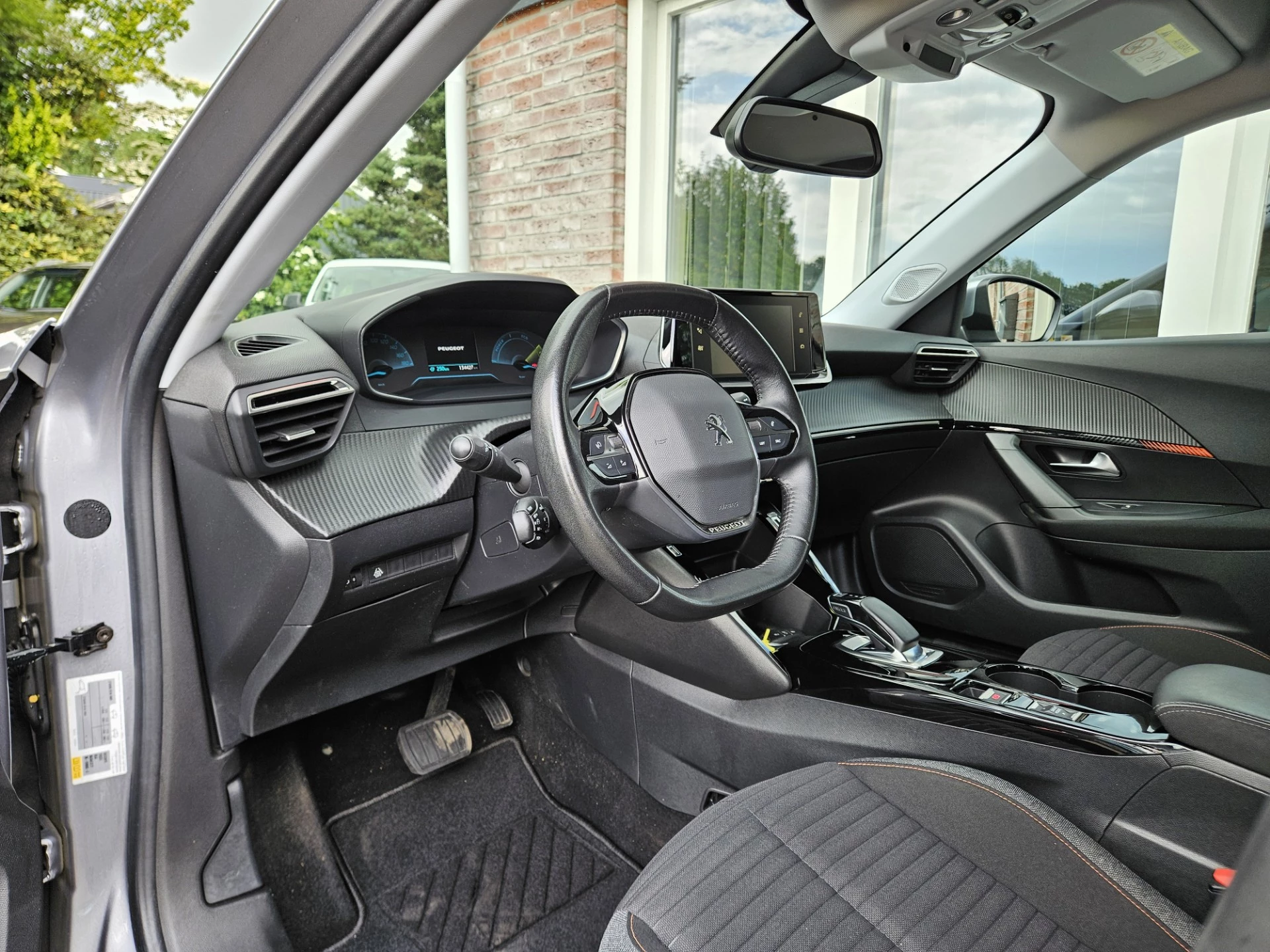Hoofdafbeelding Peugeot e-2008