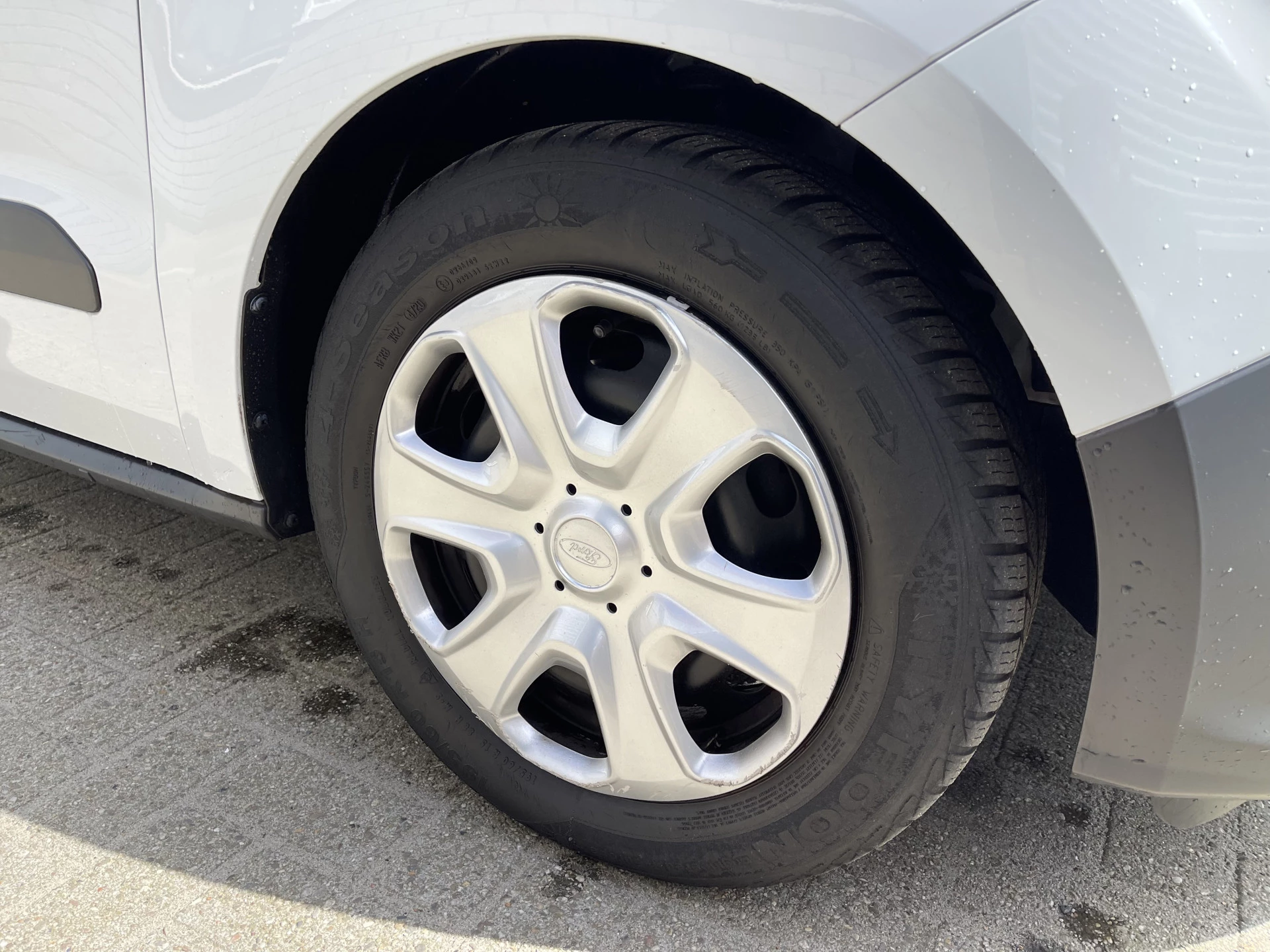 Hoofdafbeelding Ford Transit Courier