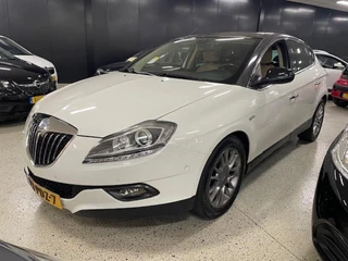 Hoofdafbeelding Lancia Delta Lancia Delta 1.4 M.AIR PLATINO Panorama Dak Parkeerhulp Navigatie Airco