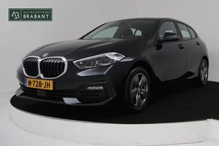 BMW 1-serie 118i Business Edition Automaat (NAVIGATIE, CRUISE CONTROL, CLIMATE, PDC V+A, NL-AUTO, DEALER ONDERHOUDEN)