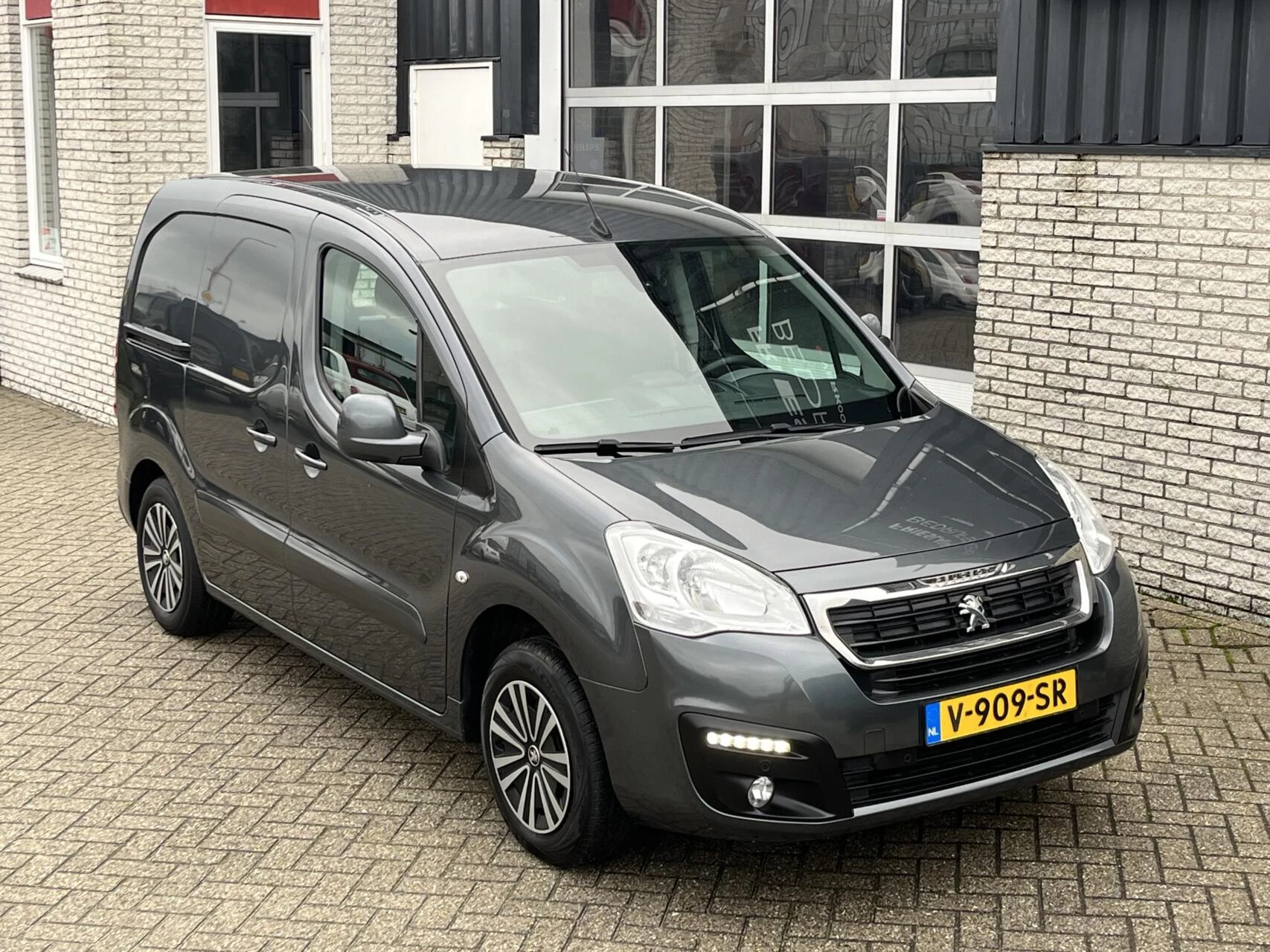 Hoofdafbeelding Peugeot Partner