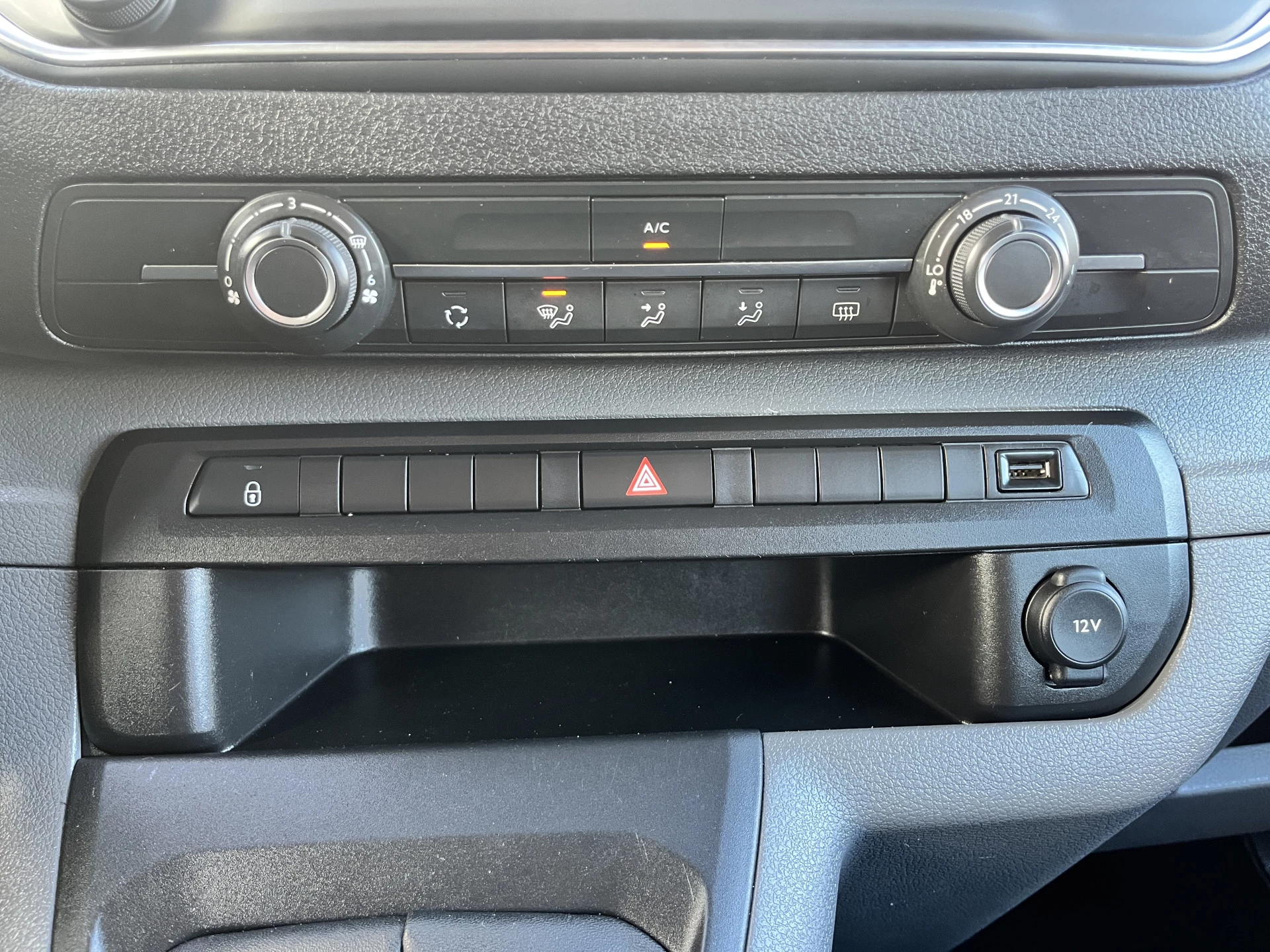 Hoofdafbeelding Peugeot Traveller