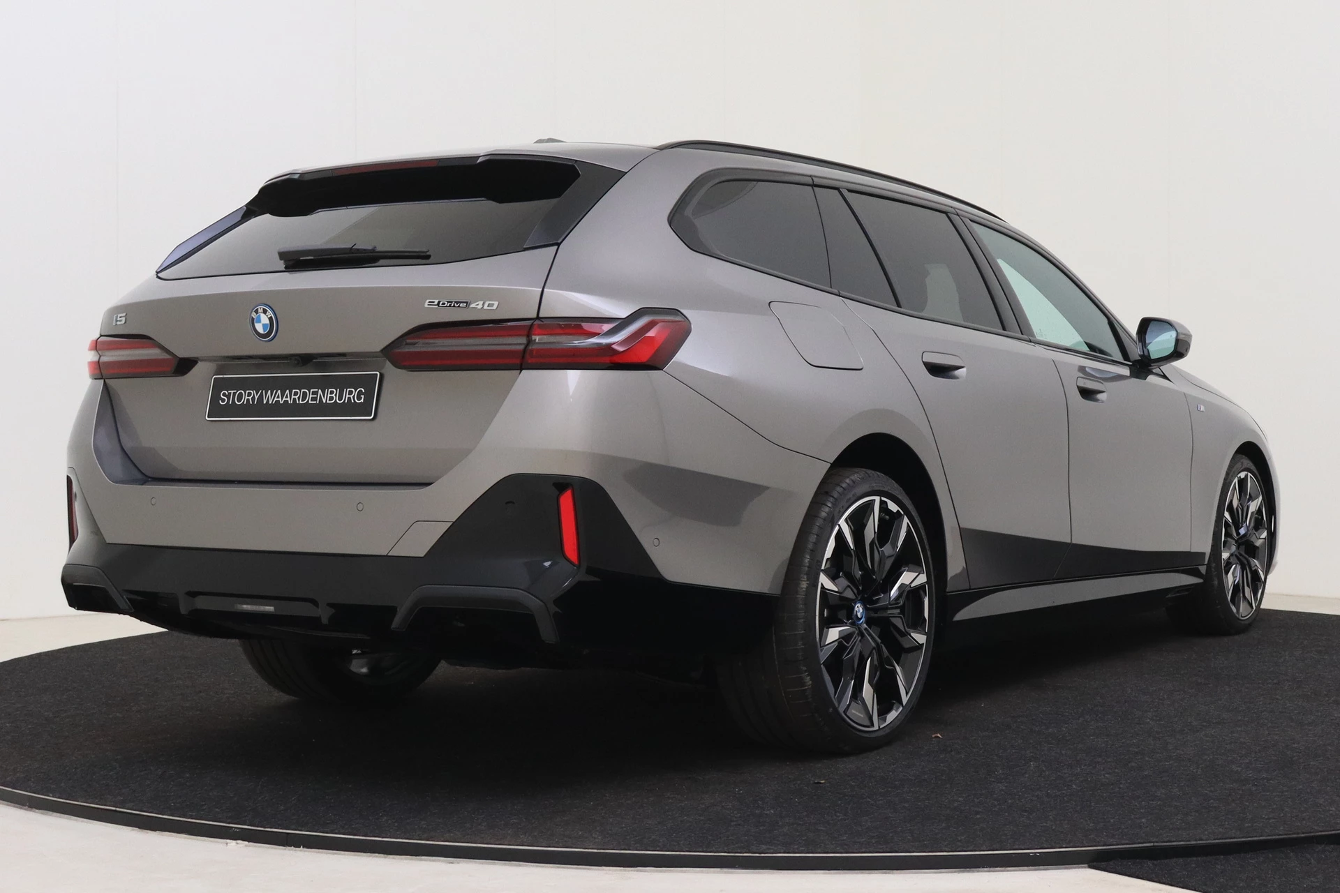 Hoofdafbeelding BMW i5