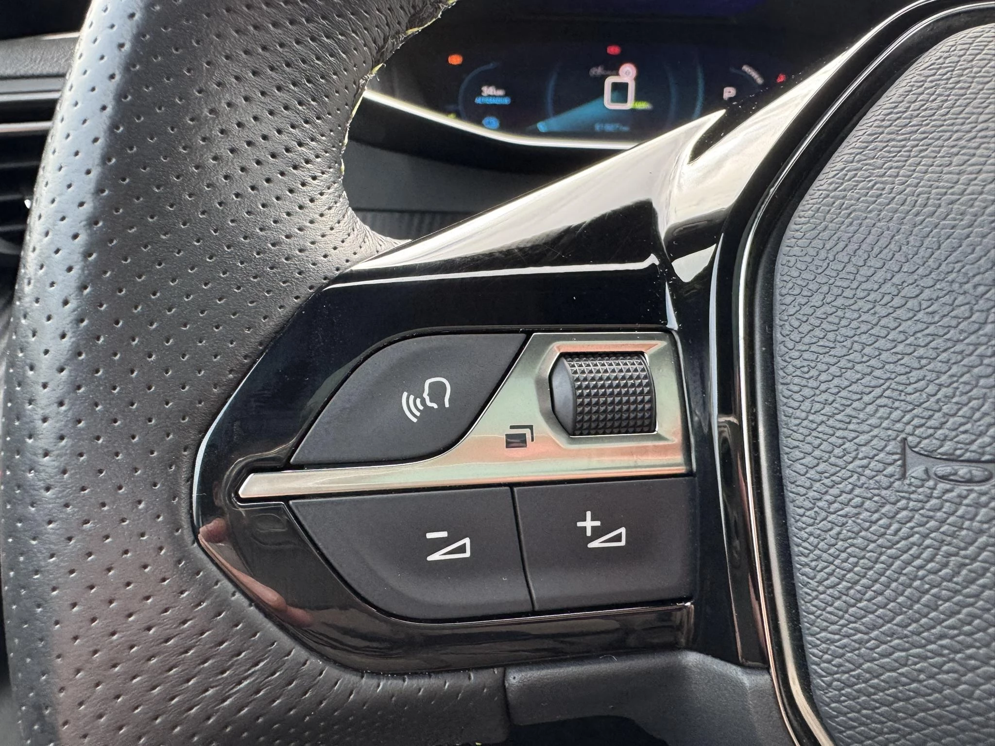 Hoofdafbeelding Peugeot e-2008