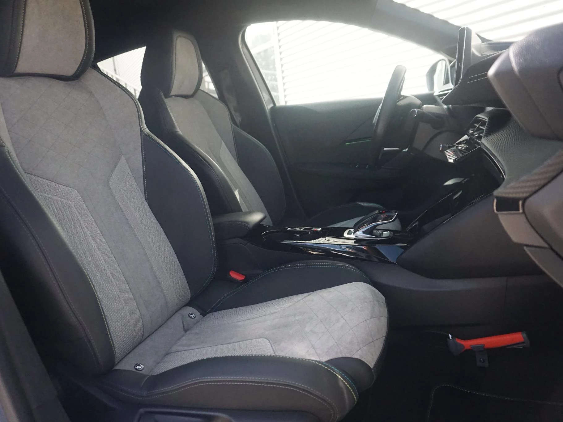Hoofdafbeelding Peugeot e-208