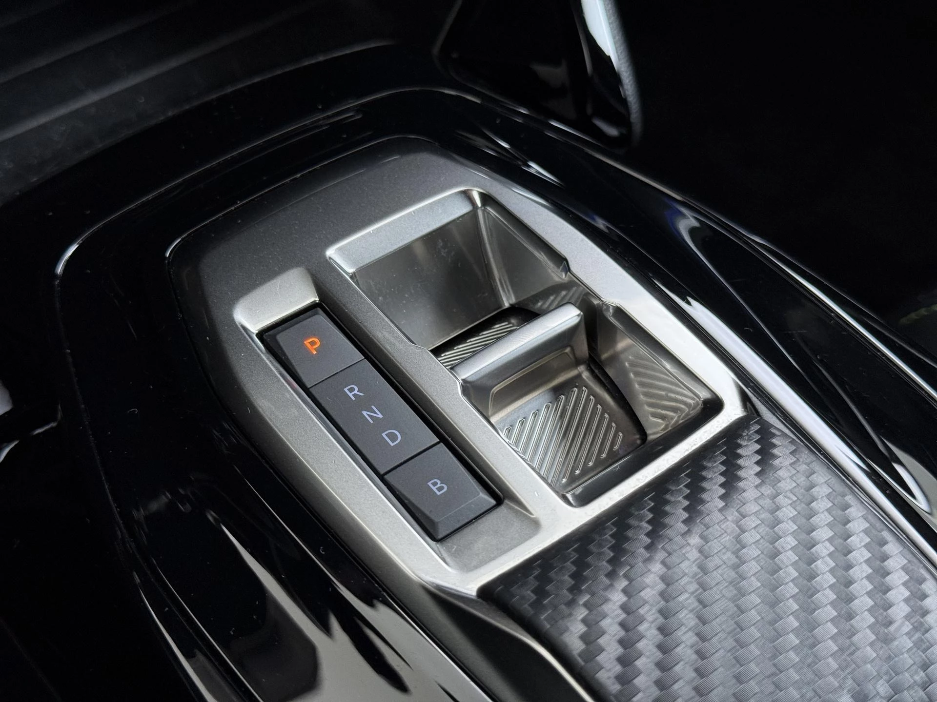 Hoofdafbeelding Peugeot e-2008