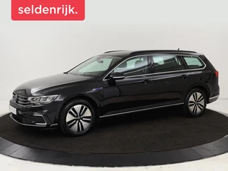 Hoofdafbeelding Volkswagen Passat Volkswagen Passat 1.4 TSI PHEV GTE | Stoelverwarming | Camera |  Adaptive cruise | Matrix LED | Massage | Carplay | Navigatie | Side Assist