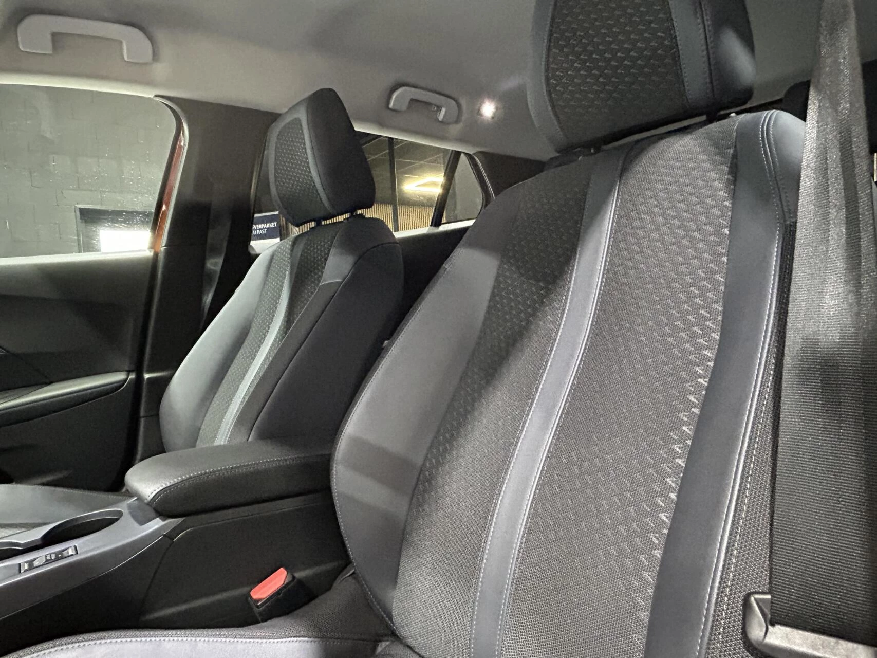 Hoofdafbeelding Peugeot e-2008