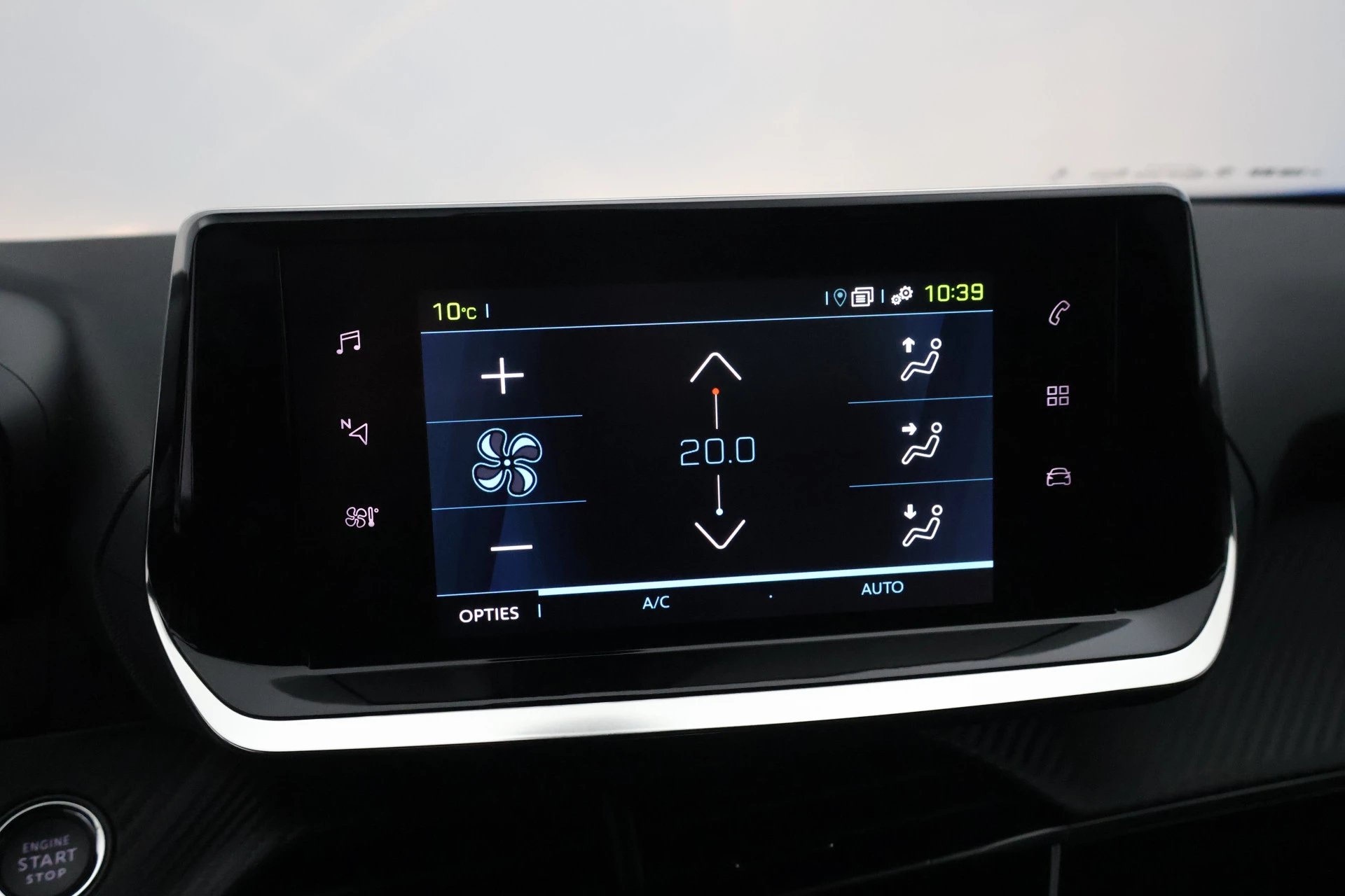 Hoofdafbeelding Peugeot e-2008