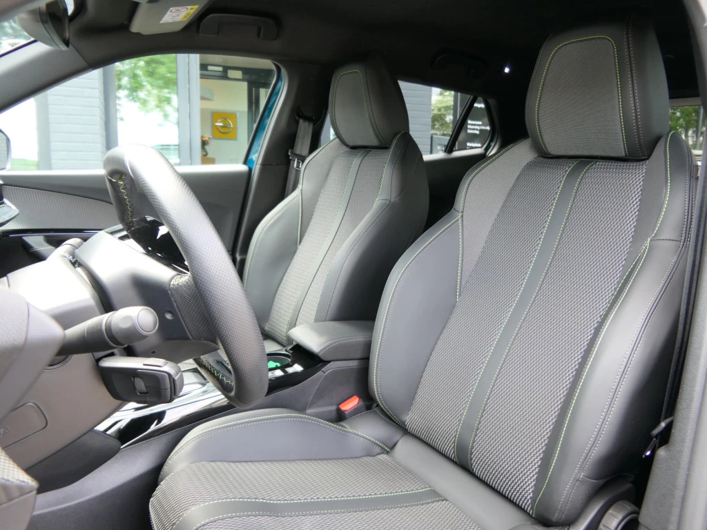 Hoofdafbeelding Peugeot e-2008