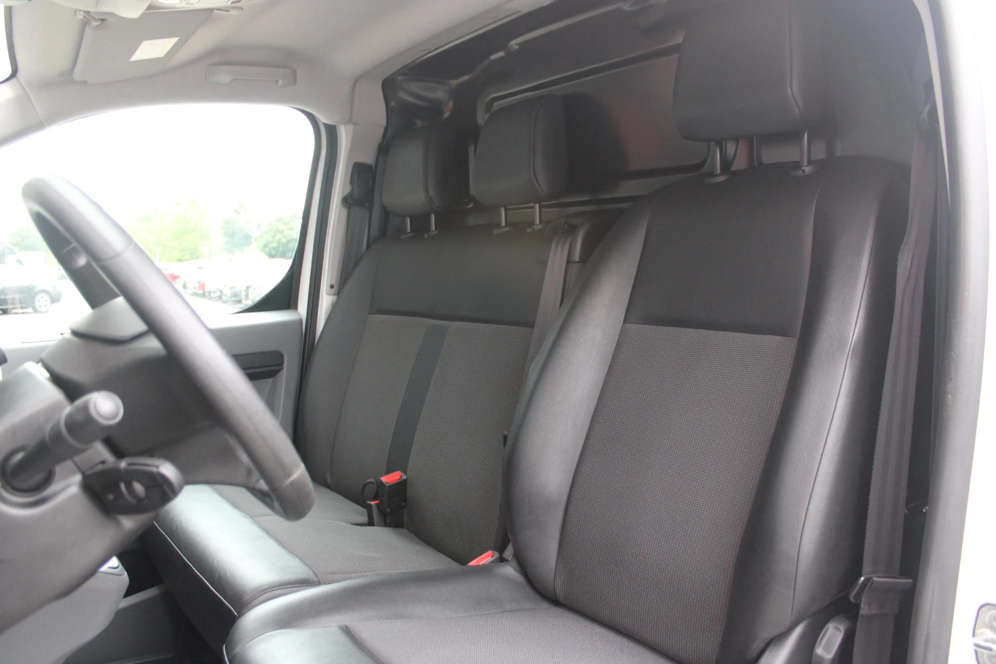 Hoofdafbeelding Peugeot e-Expert