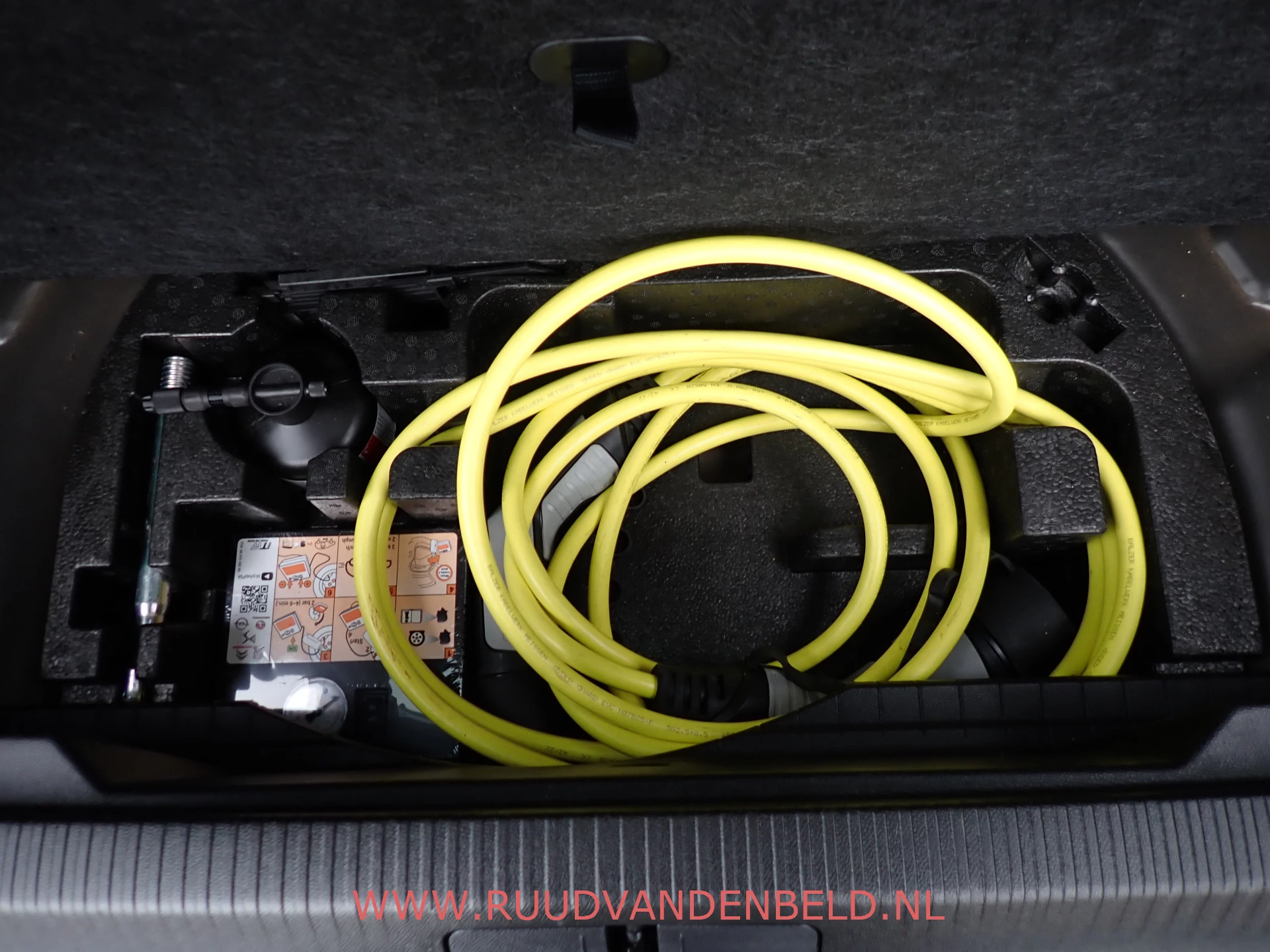 Hoofdafbeelding Peugeot e-2008