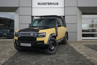 Hoofdafbeelding Land Rover Defender Land Rover Defender 110 P300e 110 Trophy Edition | Koelvak | Voorstoelen verwarmd / gekoeld | Elektrische trekhaak |
