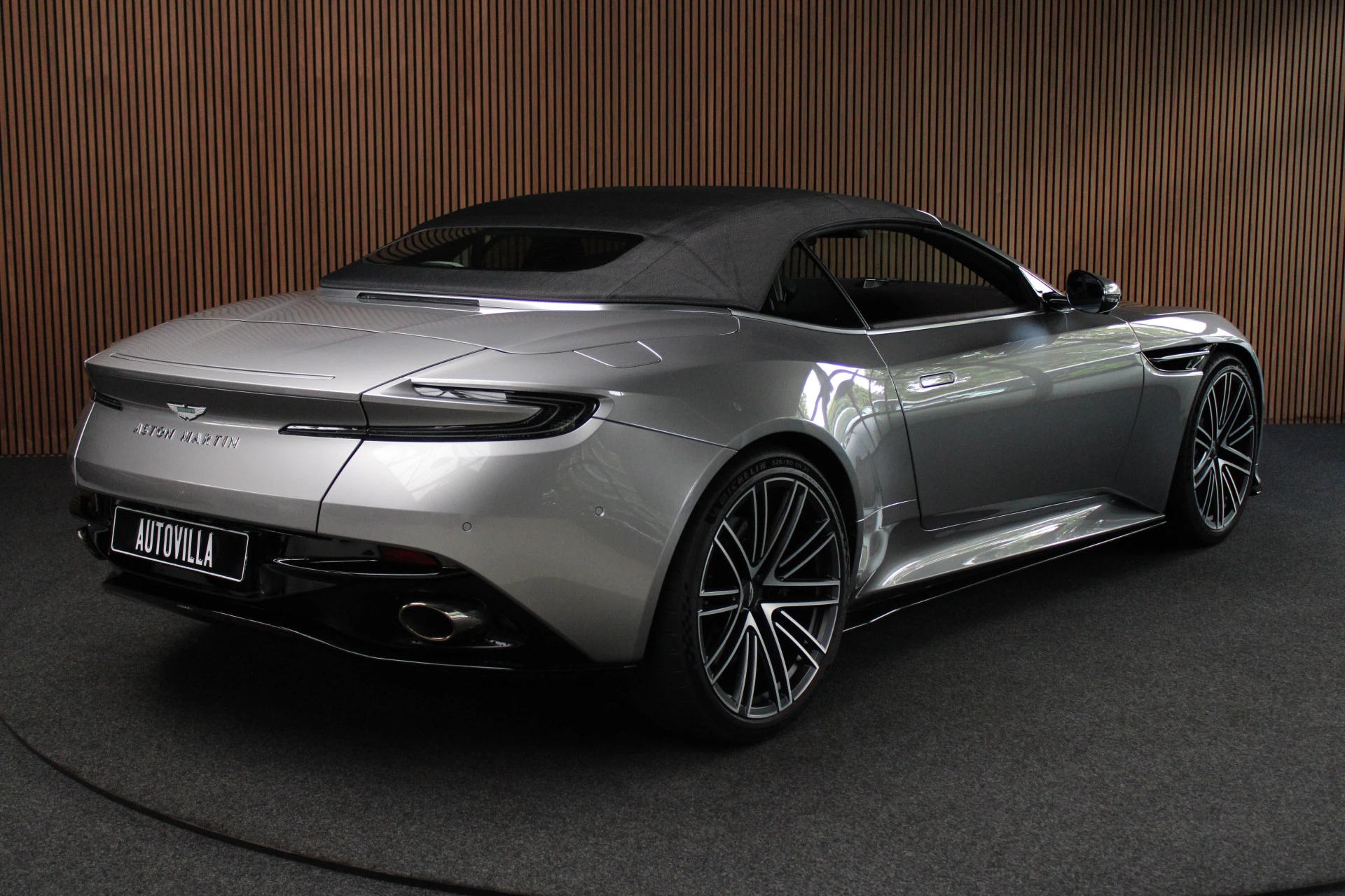 Hoofdafbeelding Aston Martin V8 Volante