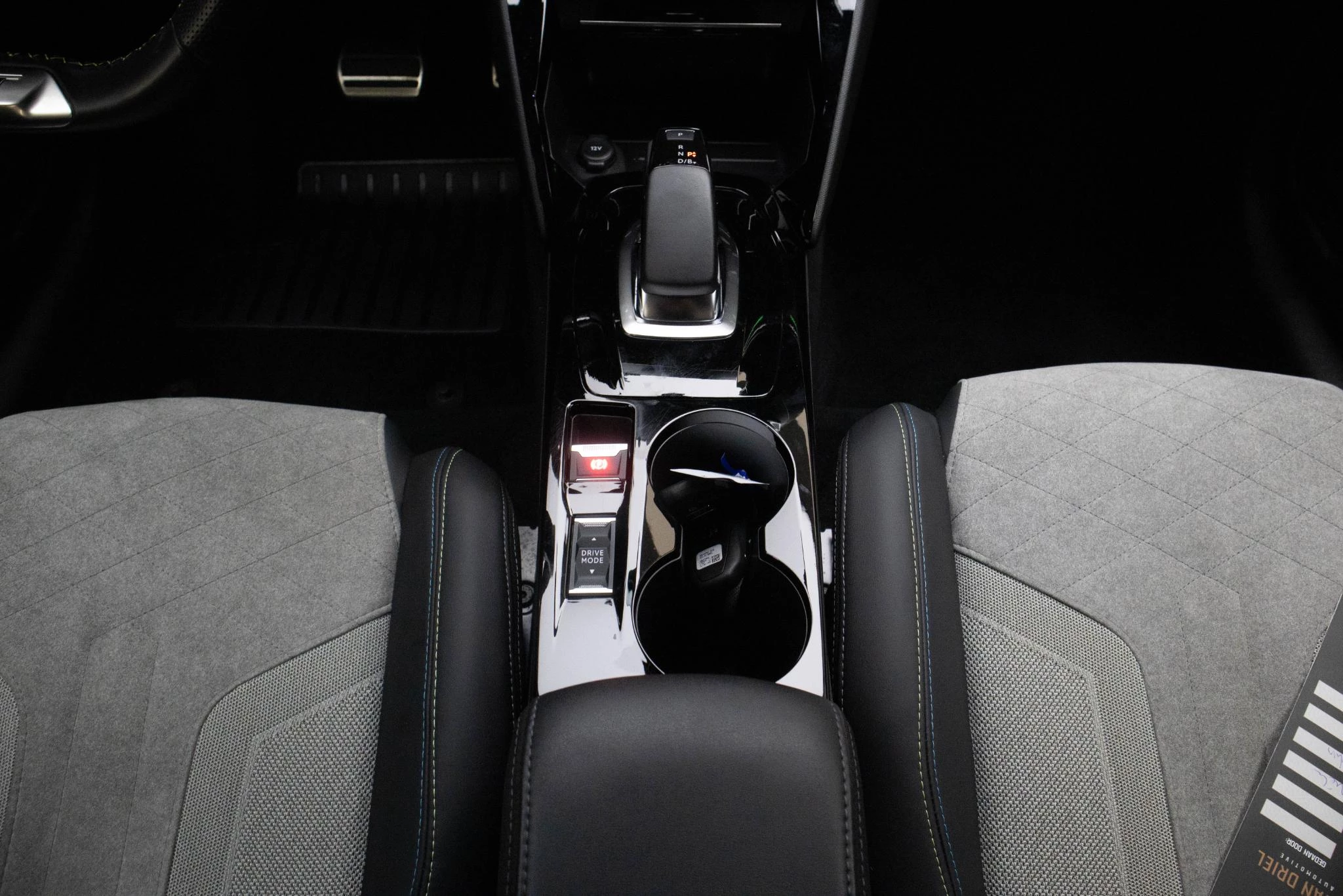 Hoofdafbeelding Peugeot e-208