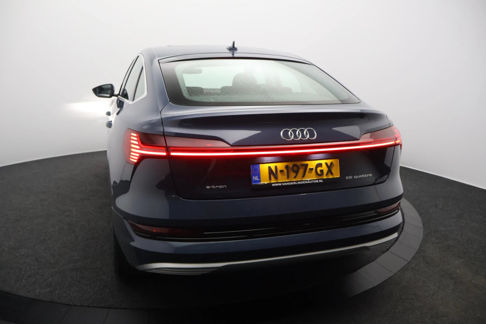 Hoofdafbeelding Audi e-tron