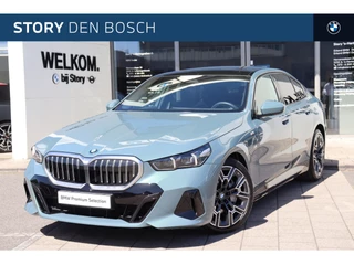 BMW 5 Serie 550e xDrive M Sport Automaat / Panoramadak / Achteruitrijcamera / Adaptief onderstel professional / Adaptieve LED / Stoelverwarming