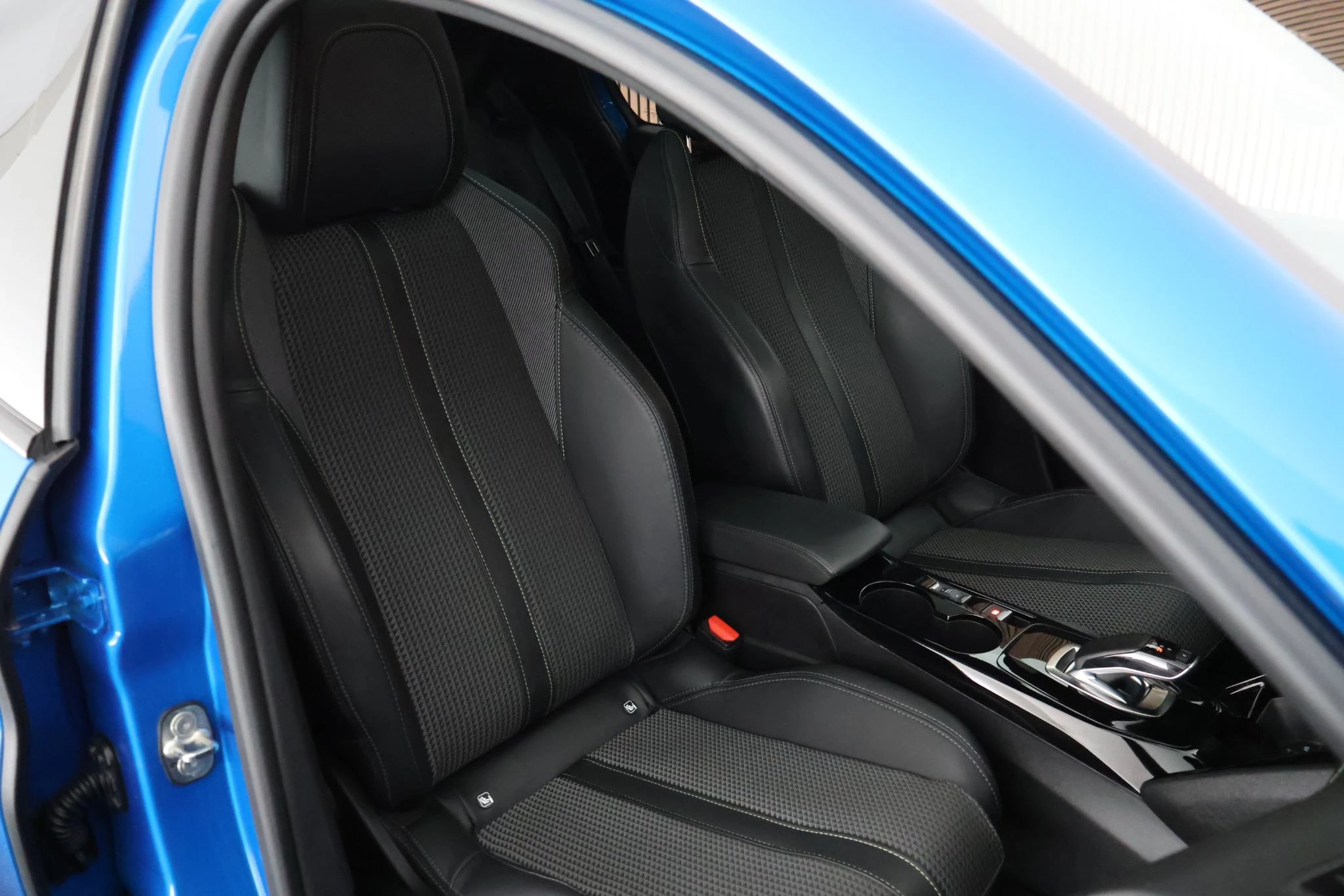 Hoofdafbeelding Peugeot e-208