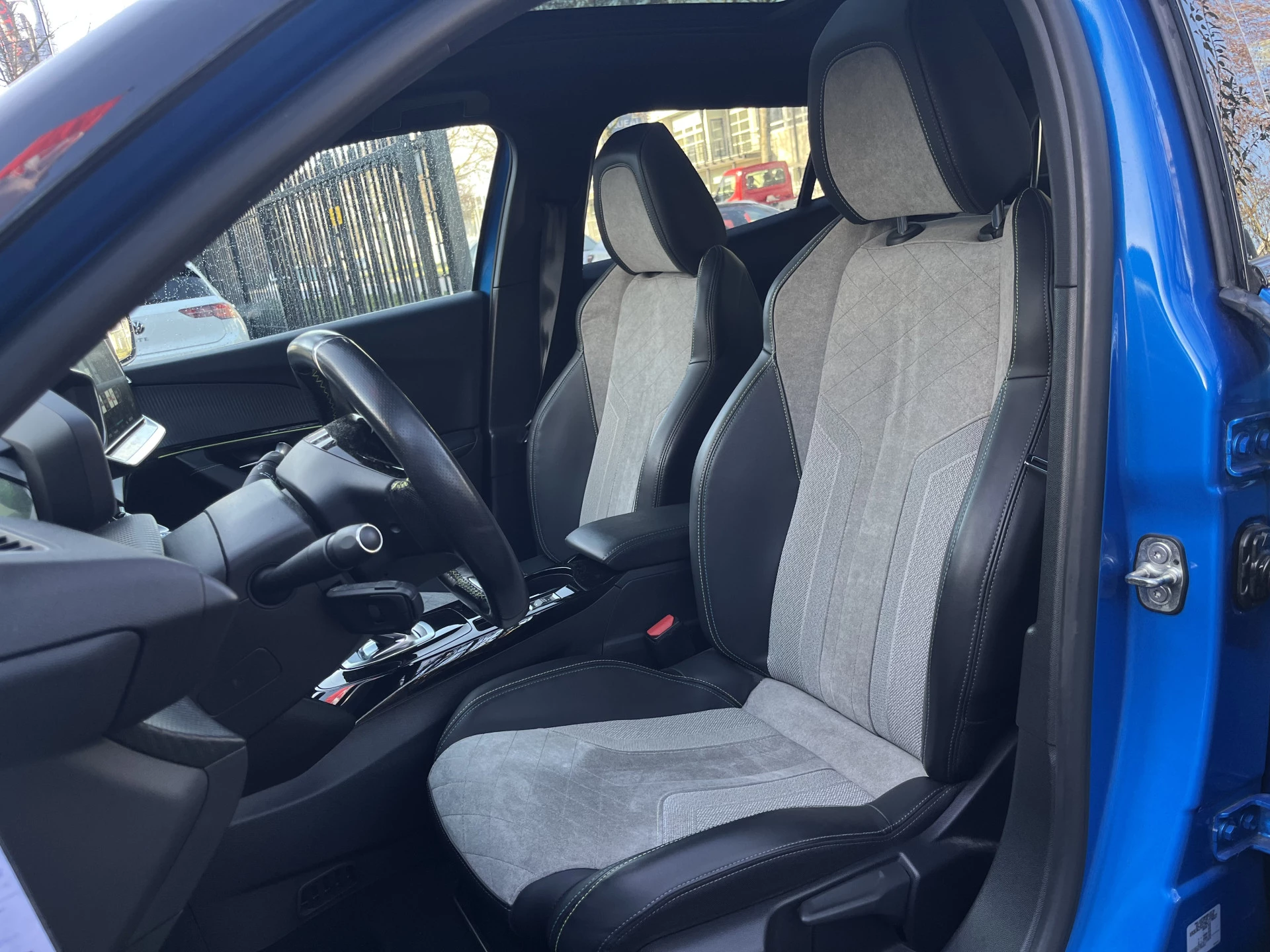 Hoofdafbeelding Peugeot e-2008