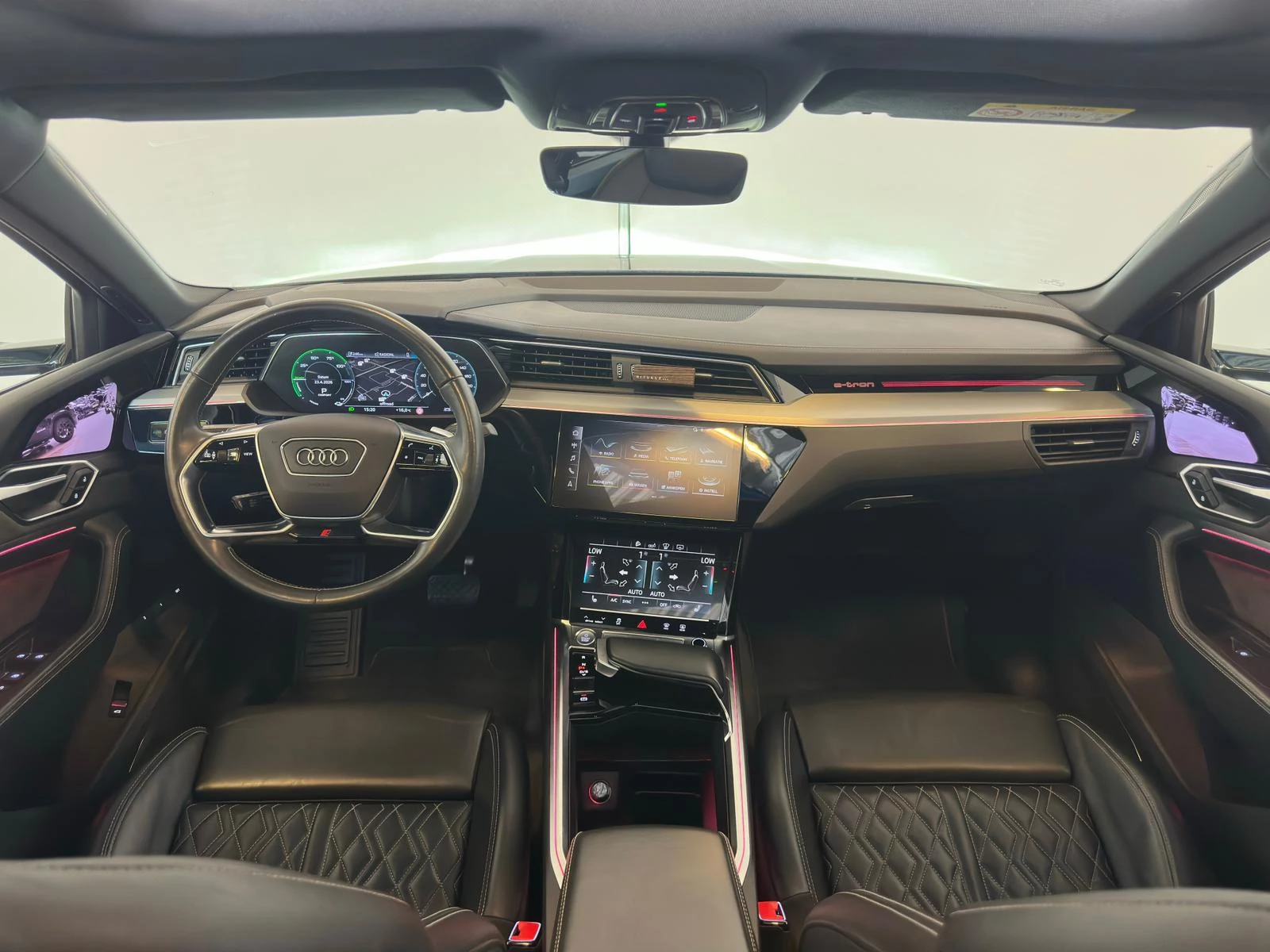 Hoofdafbeelding Audi e-tron