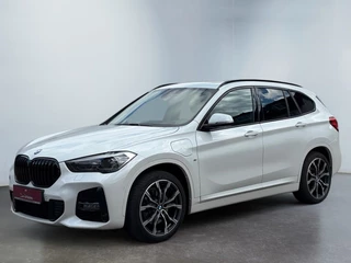 BMW X1 xDrive25e M-SPORT ** BRUIN LEDER, PANORAMA, TREKH, ADAPT. LED & CRUISE, 19-inch LMV ** UNFALLFREI ** ** INFORMEER OOK NAAR ONZE AANTREKKELIJKE FINANCIAL-LEASE TARIEVEN **
