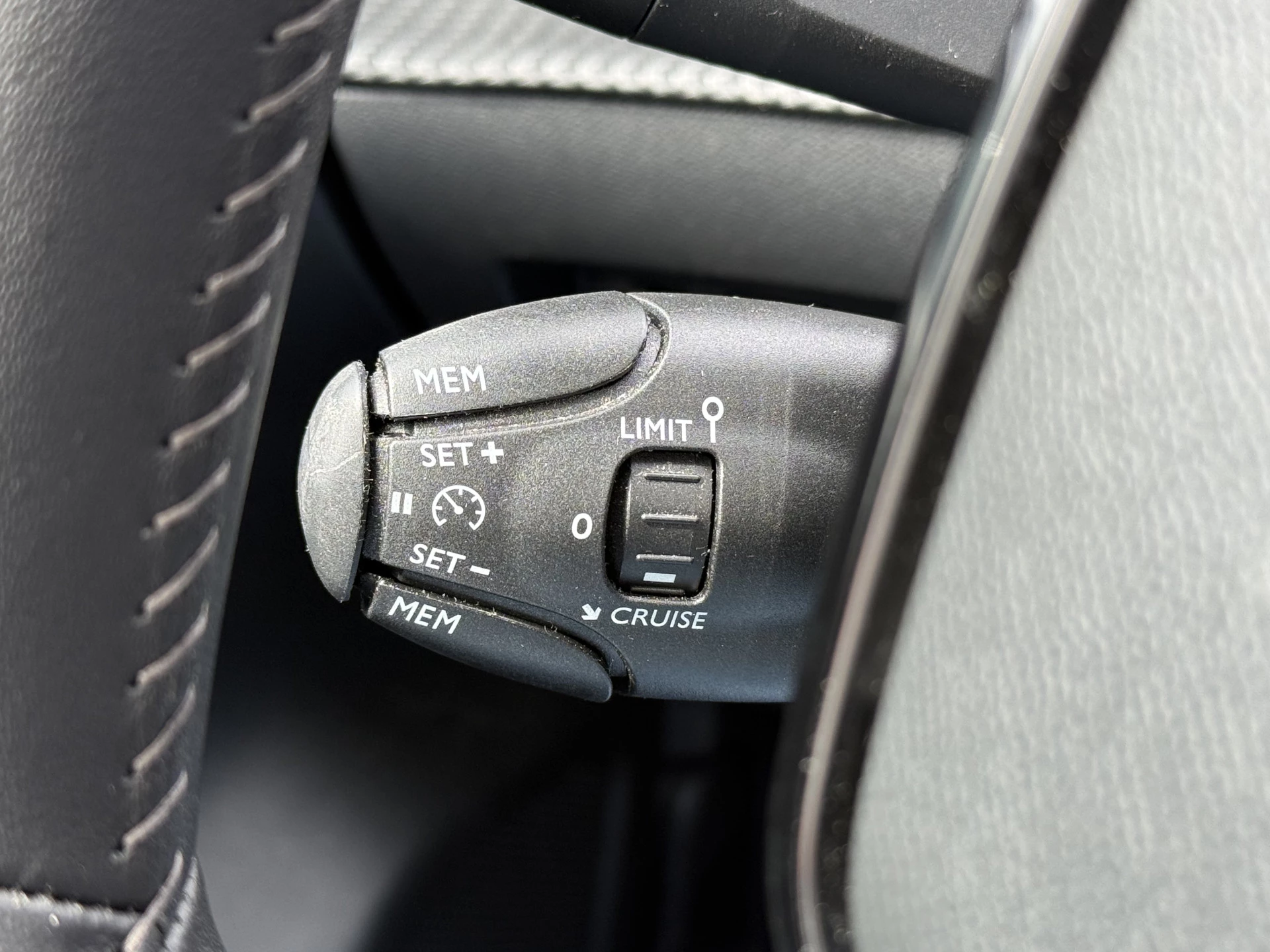 Hoofdafbeelding Peugeot e-208