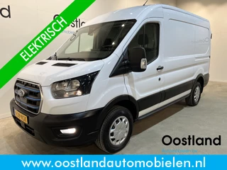 Hoofdafbeelding Ford E-Transit Ford E-Transit 350 L2H2 Trend 68 kWh 184 PK / 100% Elektrisch !! / Airco / Cruise Control / CarPlay / Camera / Navigatie / 3-Zits / 10.350 KM !!