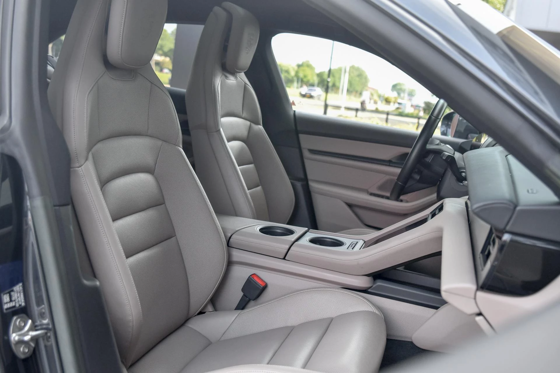Hoofdafbeelding Porsche Taycan
