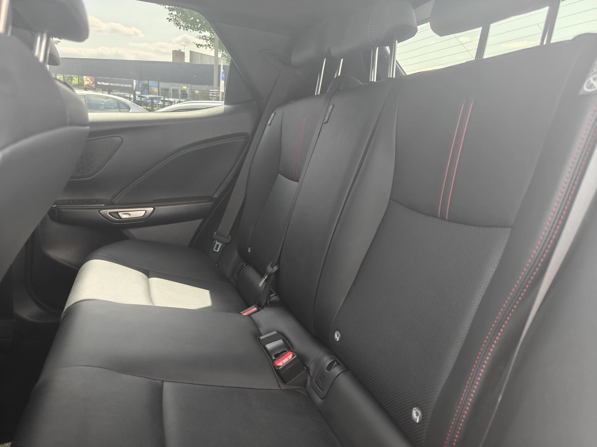 Hoofdafbeelding Lexus LBX