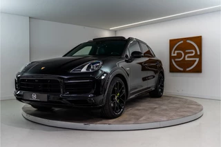 Hoofdafbeelding Porsche Cayenne Porsche Cayenne 3.0 E-Hybrid 462PK | Sport Design | Pano | 22'' | Luchtvering | Bose | Garantie
