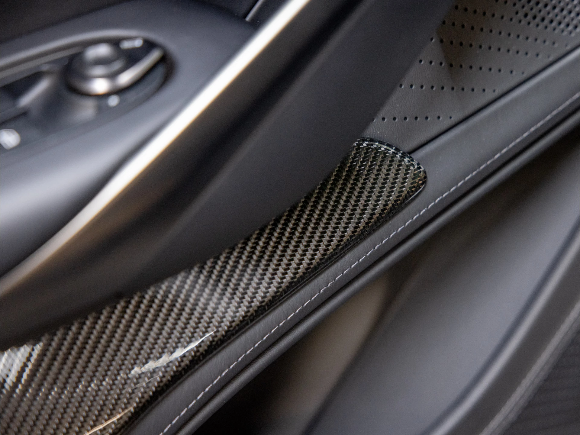 Hoofdafbeelding Aston Martin DBX