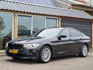 BMW 5-serie 520i High Executive (Schuifdak / Leder / Sportstoelen / Adaptieve cruise / Led / Parkeersensoren V & A / Camera)